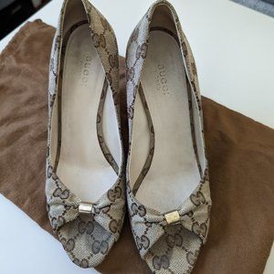 GUCCI GG OPEN TOE WEDGE SIZE 6 COLOR BROWN